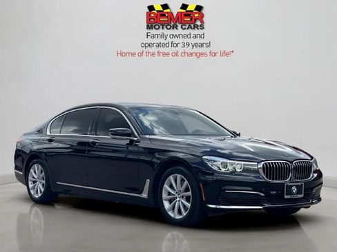 Used 2019 BMW 740i image 7