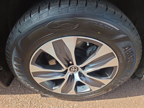 Certified 2022 Toyota Highlander XLE image 9