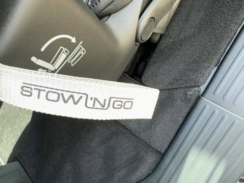Used 2026 Chrysler Pacifica Select AWD/4WD image 11