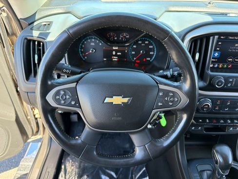 Used 2022 Chevrolet Colorado Z71 AWD/4WD image 16