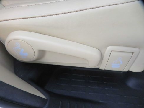 Used 2016 Toyota Highlander XLE FWD image 27