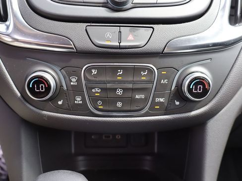 Used 2024 Chevrolet Equinox LT w/ LPO, Floor Liner Package FWD image 21