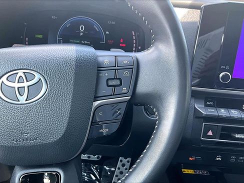 Used 2025 Toyota Camry SE FWD image 24