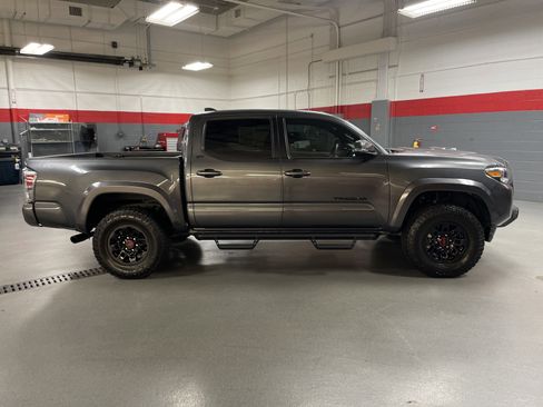 Used 2023 Toyota Tacoma TRD Sport image 11