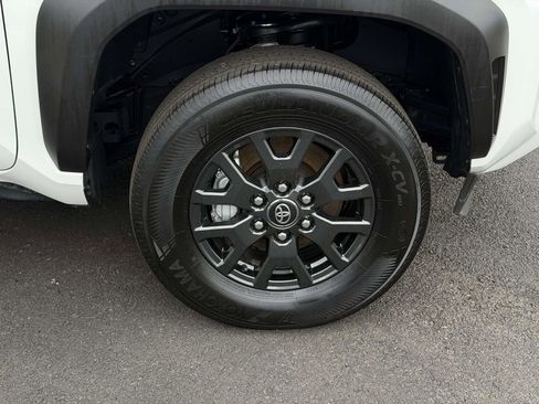 Certified 2025 Toyota 4Runner SR5 AWD/4WD image 26