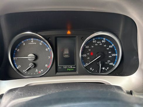 Used 2017 Toyota RAV4 Limited image 7