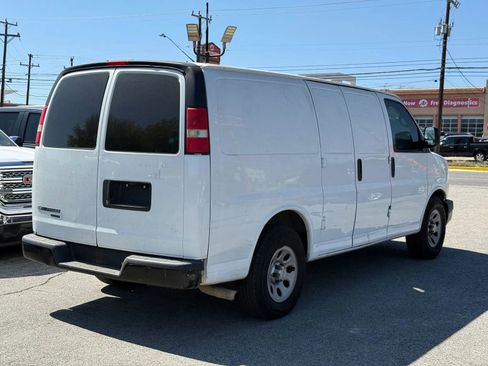 Used 2012 Chevrolet Express 1500 RWD image 4