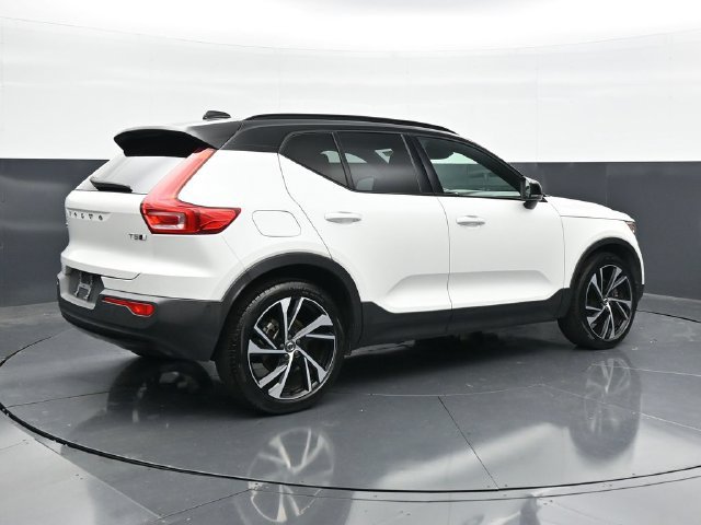 Used 2021 Volvo XC40 T5 R-Design w/ Advanced Package AWD/4WD image 2