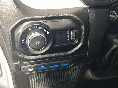 Used 2024 Jeep Wrangler Unlimited w/ Convenience Group AWD/4WD image 19