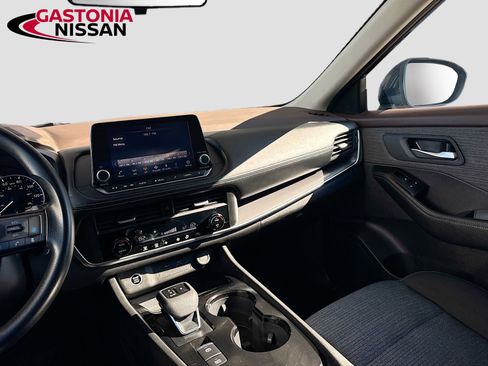 Used 2023 Nissan Rogue SV image 29