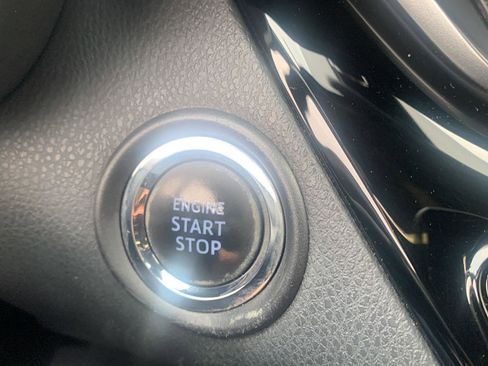 Used 2021 Toyota C-HR XLE image 9