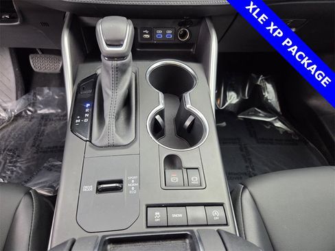 Used 2022 Toyota Highlander XLE image 34