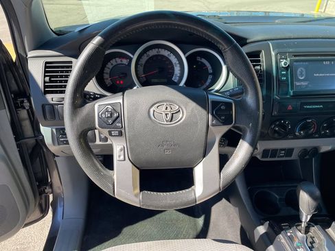 Used 2015 Toyota Tacoma 4x4 Access Cab w/ Convenience Package image 16