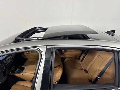 Used 2024 Lexus LS 500 w/ Interior Upgrade Package image 28