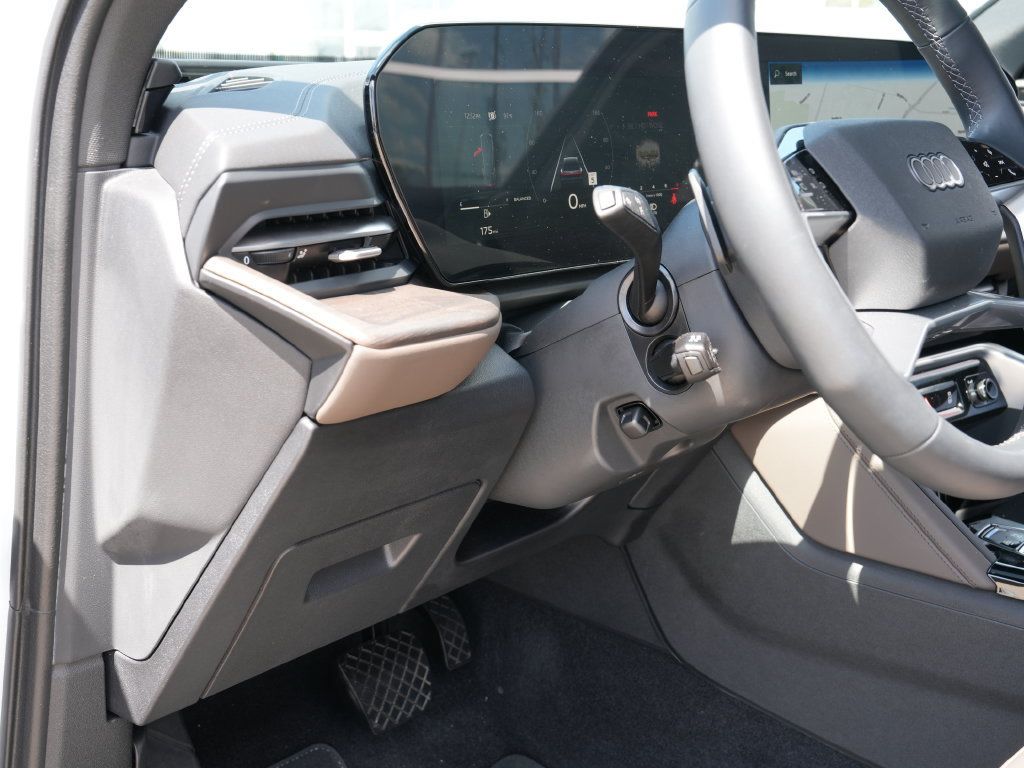 Used 2025 Audi Q5 Premium Plus w/ Premium Plus AWD/4WD image 29
