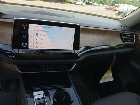 New 2025 Volkswagen Atlas SE image 17