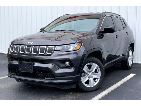 Used 2022 Jeep Compass Latitude image 1