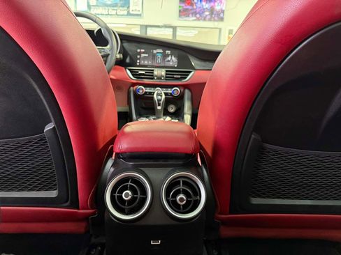 Used 2021 Alfa Romeo Giulia Sprint w/ Sun & Sound Package image 39