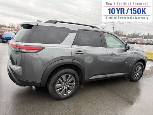 Used 2025 Nissan Pathfinder SV image 7