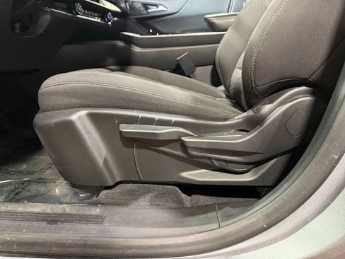 Used 2025 Chevrolet Equinox LT image 23