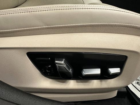 Used 2023 BMW 540i xDrive w/ Premium Package image 37