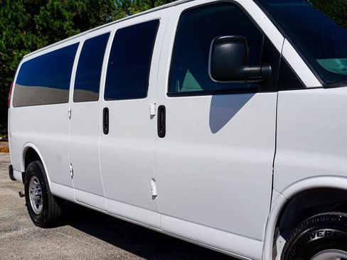 Used 2017 Chevrolet Express 3500 LT w/ LT Preferred Equipment Group RWD image 54