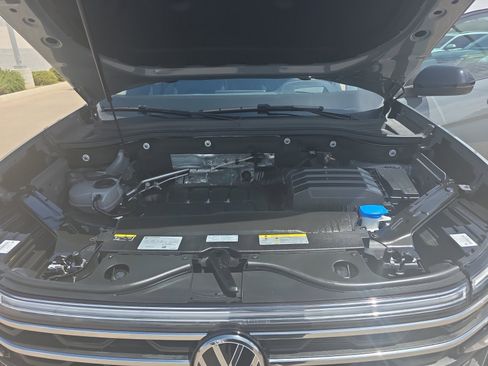 Used 2024 Volkswagen Atlas Peak Edition SEL image 21