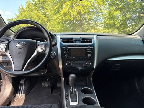 Used 2015 Nissan Altima 2.5 S w/ Special Edition Package FWD image 4