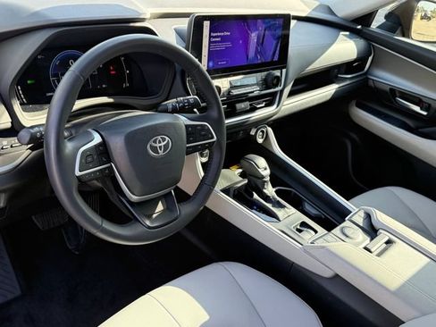 Used 2025 Toyota Grand Highlander AWD Hybrid image 9