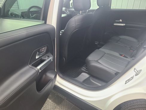 Used 2021 Mercedes-Benz GLB 250 4MATIC image 35