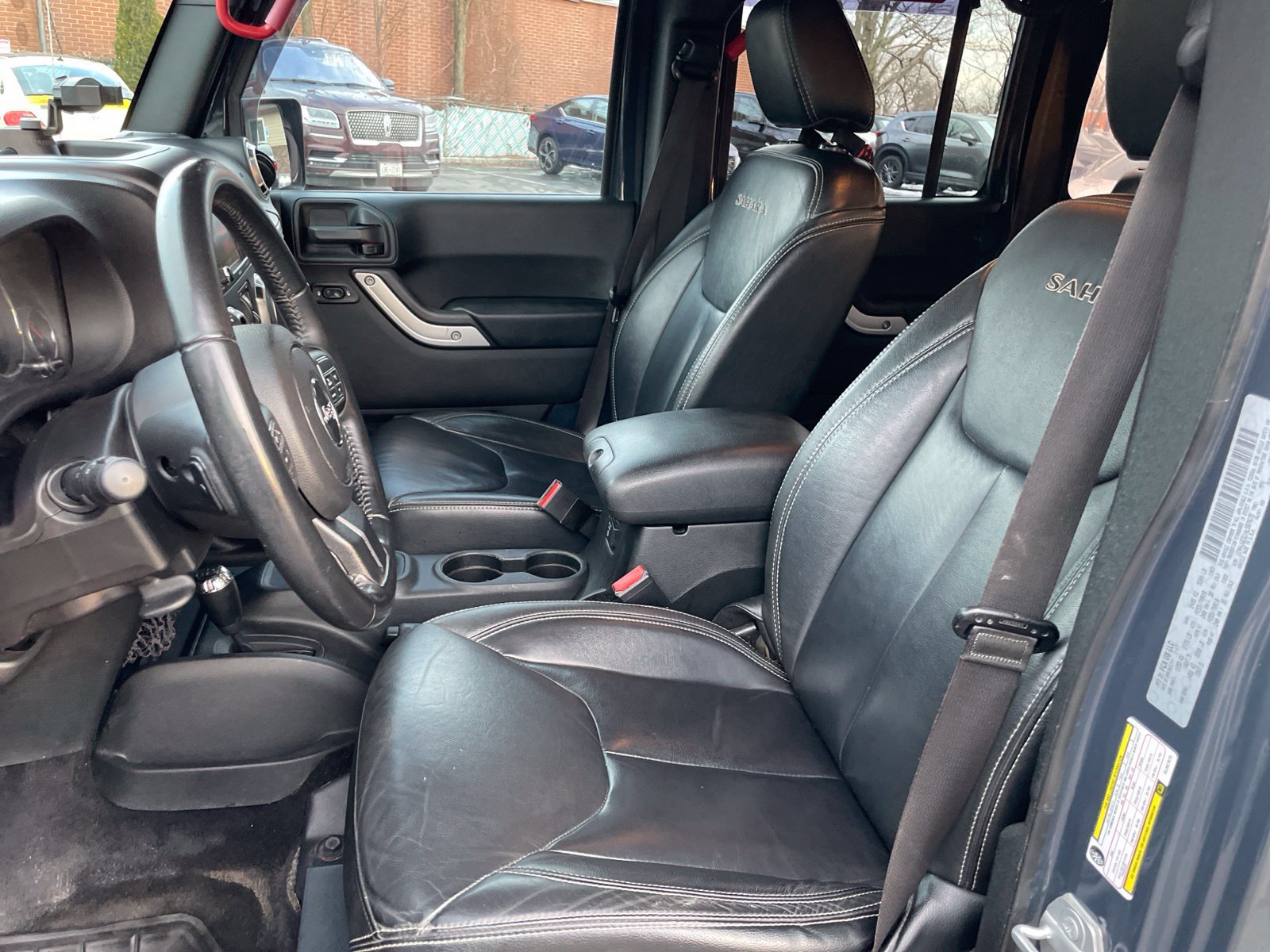 Used 2017 Jeep Wrangler Unlimited Sahara w/ Connectivity Group AWD/4WD image 18