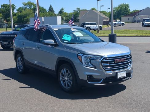 Certified 2024 GMC Terrain SLT AWD/4WD image 2
