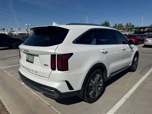 Certified 2022 Kia Sorento EX w/ Panoramic Sunroof Package image 4