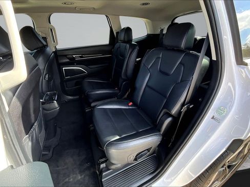 Used 2025 Kia Telluride S FWD image 23