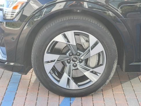 Certified 2022 Audi e-tron Premium w/ Convenience Plus Package image 5