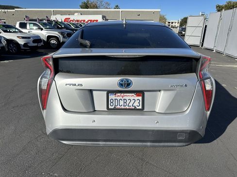 Used 2018 Toyota Prius Two image 3