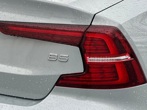 Used 2024 Volvo S60 B5 Plus image 49