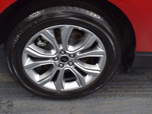 Used 2024 Ford Edge Titanium image 8