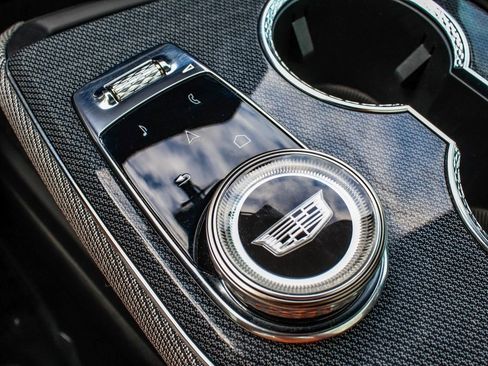 Used 2025 Cadillac Optiq Luxury 1 image 26