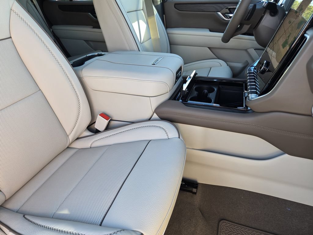 New 2026 GMC Yukon Denali w/ Advanced Technology Package AWD/4WD image 9