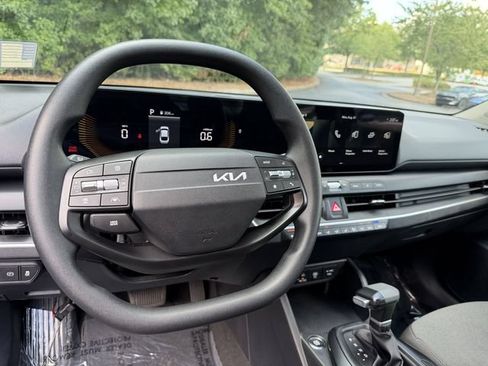 Used 2025 Kia K4 FWD image 14