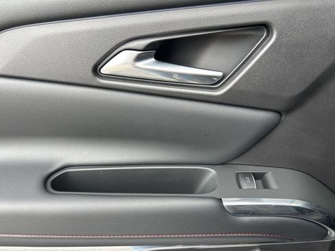 Used 2025 Chevrolet Traverse RS image 43