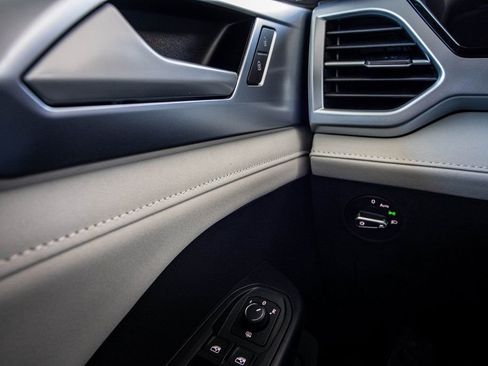 New 2026 Volkswagen Taos SE image 31