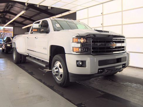 Used 2019 Chevrolet Silverado 3500 High Country w/ Duramax Plus Package image 5