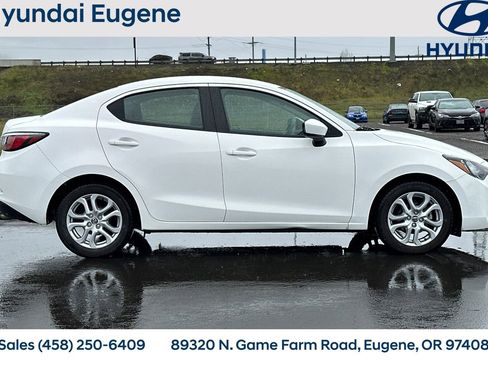 Used 2017 Toyota Yaris iA image 2