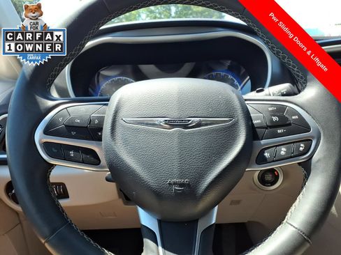 Used 2024 Chrysler Pacifica Touring-L FWD image 24