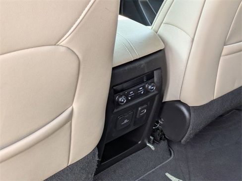 Used 2022 Chevrolet Traverse Premier image 32