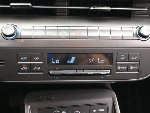 Used 2025 Hyundai Kona SEL AWD/4WD image 25