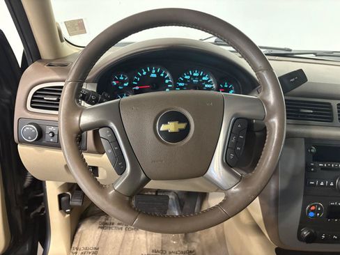 Used 2010 Chevrolet Tahoe LT w/ Luxury Package AWD/4WD image 13
