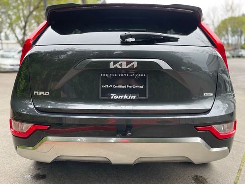 Used 2025 Kia Niro EX Touring image 5